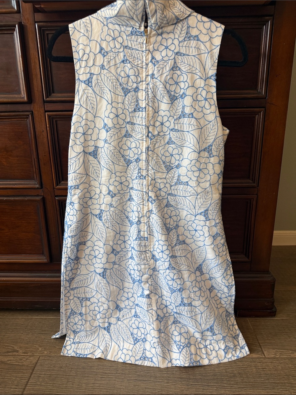 Lilly Pulitzer White Dress with Blue Floral Outline and Mock Neck - Picture 2 of 3